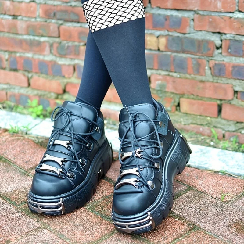 Thick Bottom Platform Women Sneakers with Rock Metal Decoration Large Size Casual Trainers Punk Style Gothic Sport Shoes for Daily Use