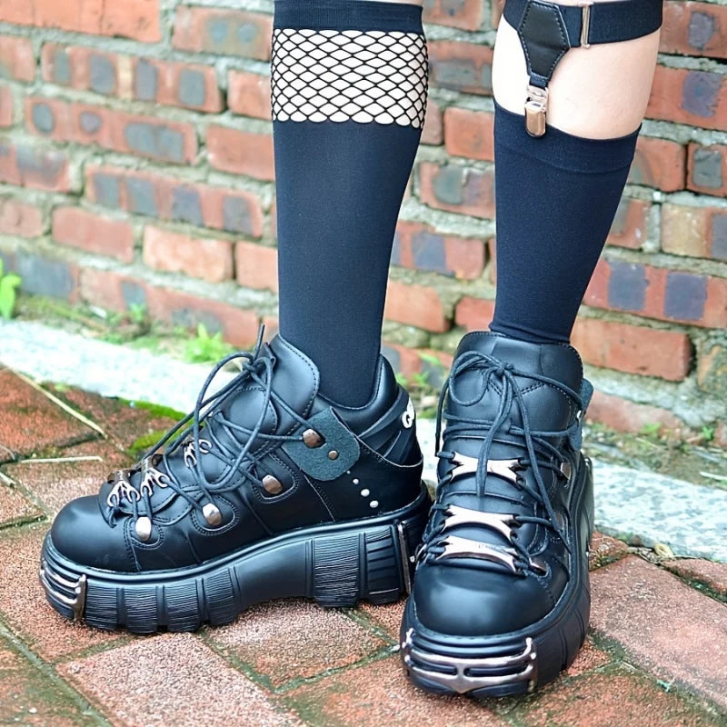 Thick Bottom Platform Women Sneakers with Rock Metal Decoration Large Size Casual Trainers Punk Style Gothic Sport Shoes for Daily Use