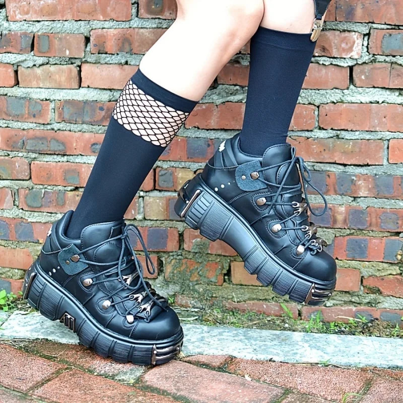 Thick Bottom Platform Women Sneakers with Rock Metal Decoration Large Size Casual Trainers Punk Style Gothic Sport Shoes for Daily Use